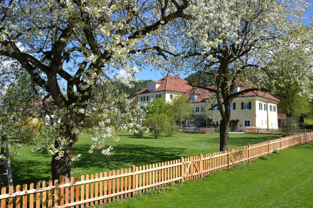 Hotel Dienstl Gut Launsdorf Luaran gambar
