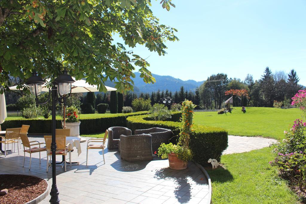 Hotel Dienstl Gut Launsdorf Luaran gambar