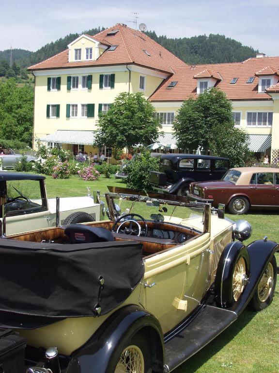Hotel Dienstl Gut Launsdorf Luaran gambar