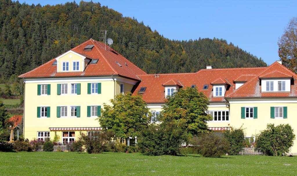 Hotel Dienstl Gut Launsdorf Luaran gambar